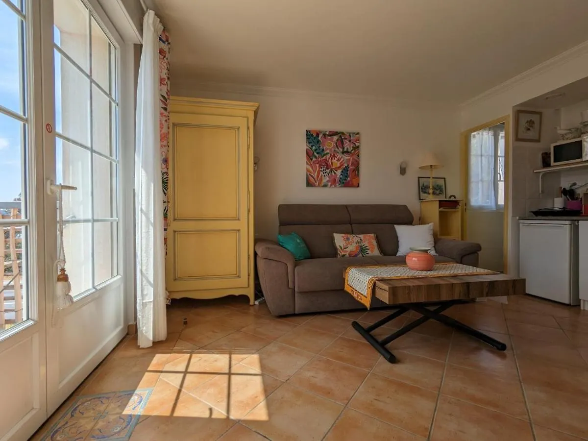 Apartment L'Instant Plage - Vue Mer - Bord De Plage - La Capte - Cote D'Azur Hyeres France
